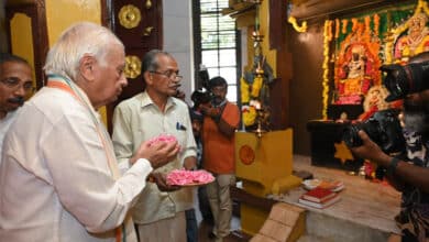 Kerala Governor Arif Mohammed Khan Visits Ram Temple in Thiruvananthapuram for Prayers