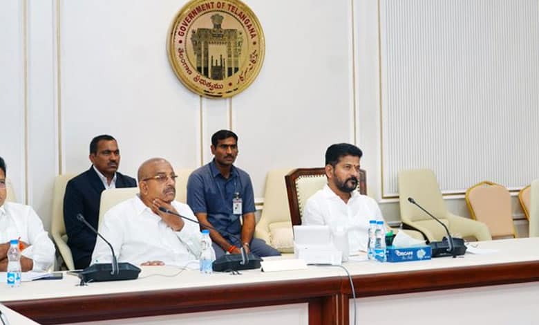 Telangana Cabinet sub-committee reviews status of Praja Palana applications