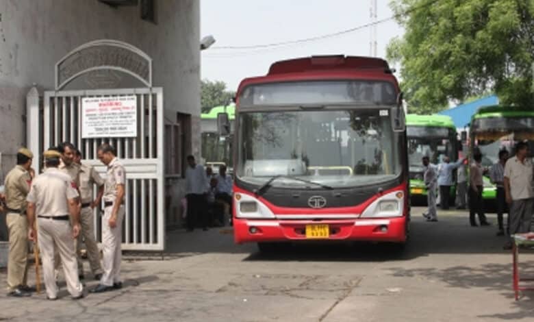 Tragic Accident: DTC Bus Fatally Strikes Three-Year-Old in Delhi (video)