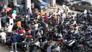 Maharashtra Truckers Call Off Flash Strikes in Four Districts, Resulting in Long Queues at Fuel Pumps