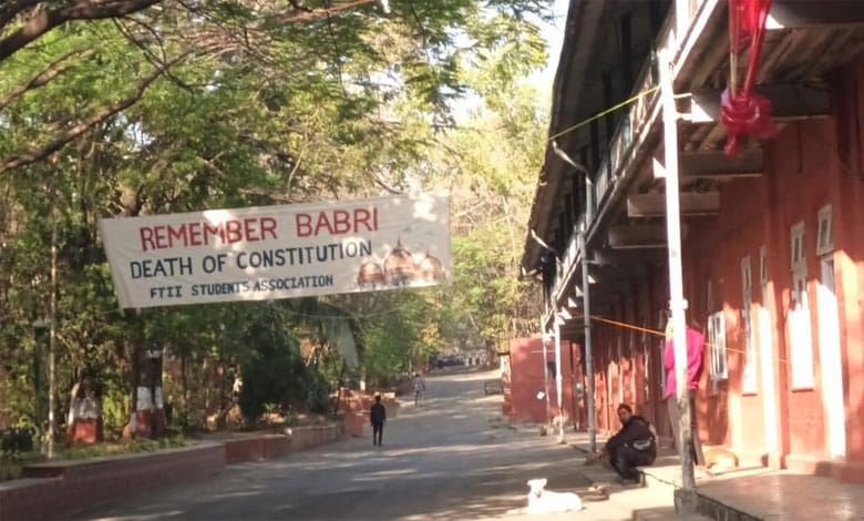 Clashes erupt between Pune FTII students, Right-wingers over Babri banner