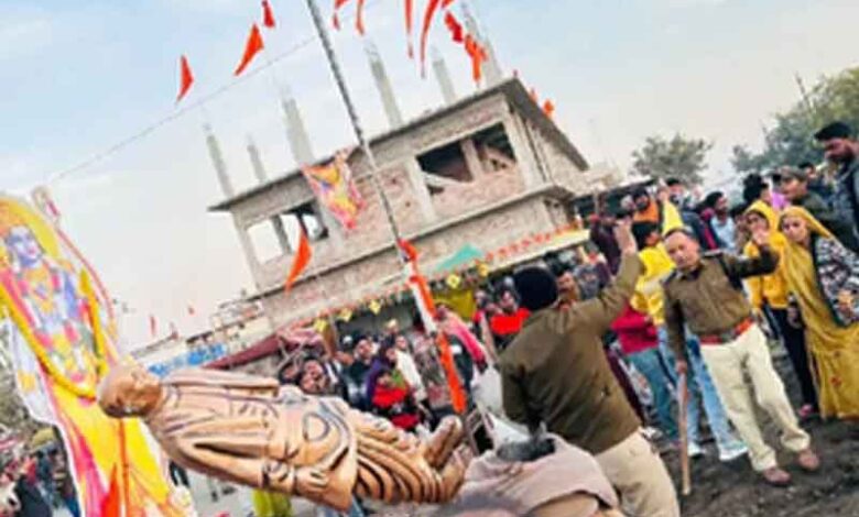 Confrontation erupts as two factions clash over the statue of Sardar Patel in Ujjain, Madhya Pradesh