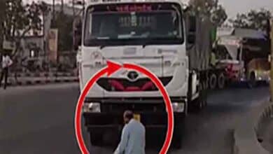 Gujarat Police arrests truck driver for offering Nimaz on road