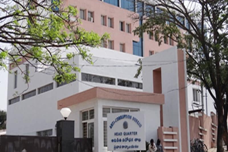 Superintendent of Nalgonda GG Hospital caught in ACB sting