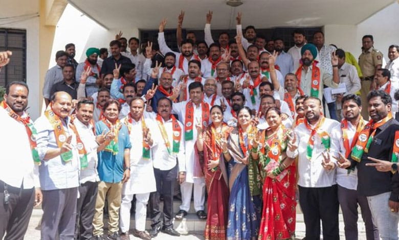 Ashok Chavan 'injures' Congress again, 55 Nanded ex-corporators join BJP