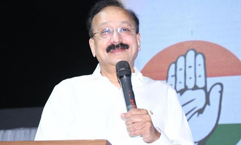 Former Maharashtra Minister Baba Siddique quits Congress