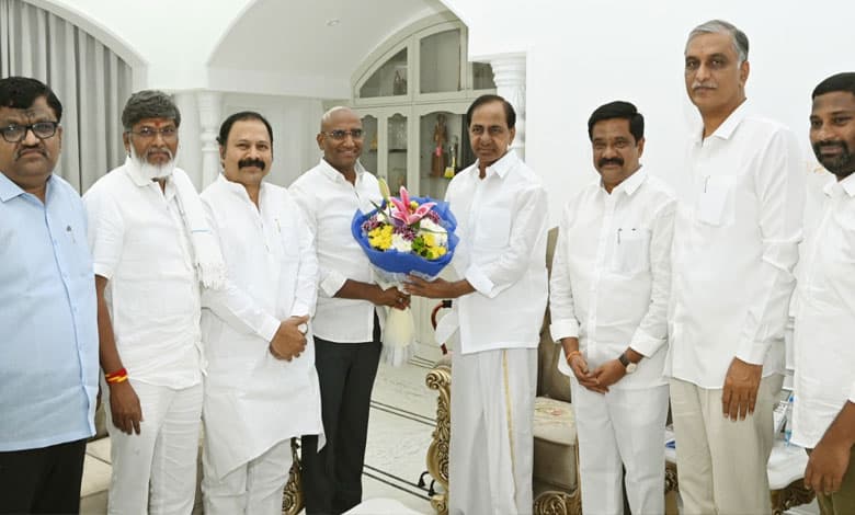 BRS and BSP tie up in Telangana, Parveen Kumar meets KCR