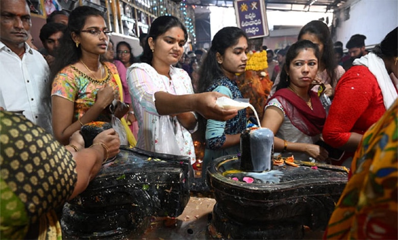 Telangana: Mahashivaratri being celebrated with religious fervour