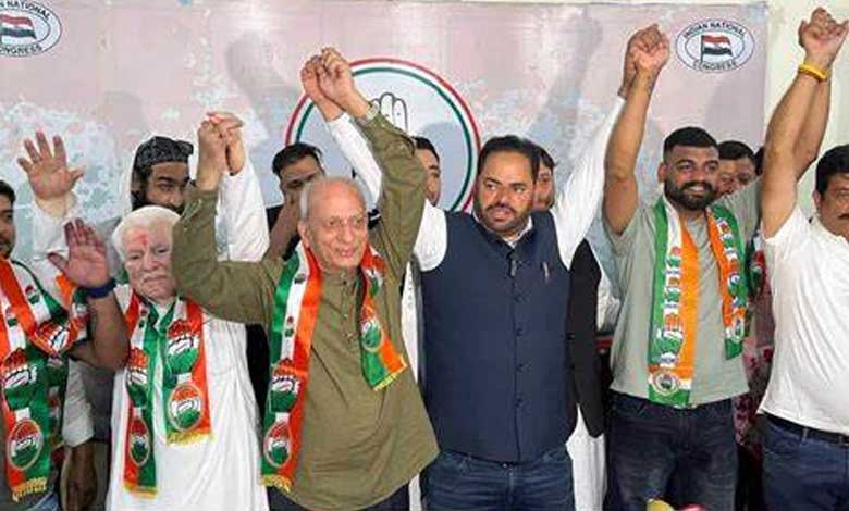 Kashmiri Pandit outfit merges with Congress in Jammu