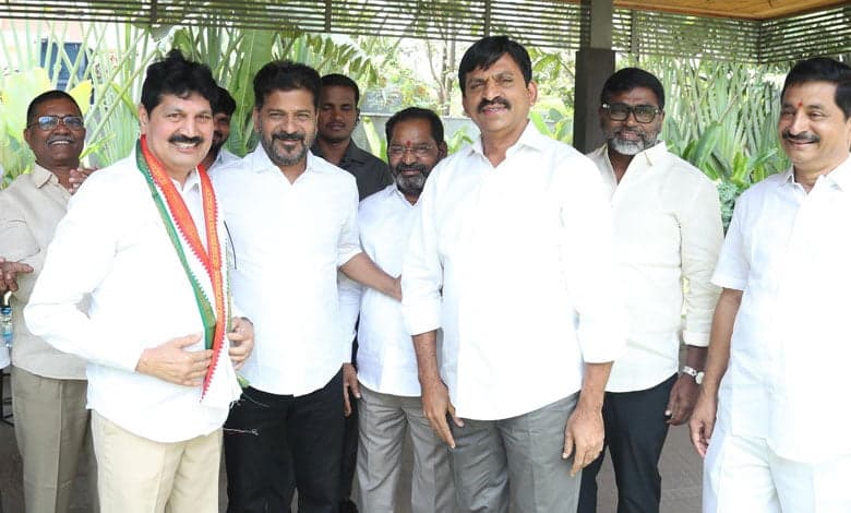 Exodus continues from BRS as another MLA joins Congress