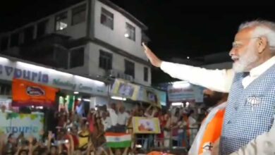 PM Modi holds roadshow in Mumbai, draws huge crowds