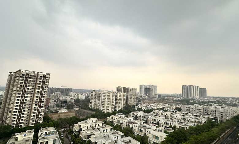 Cloudy skies and light drizzle bring relief to Delhiites