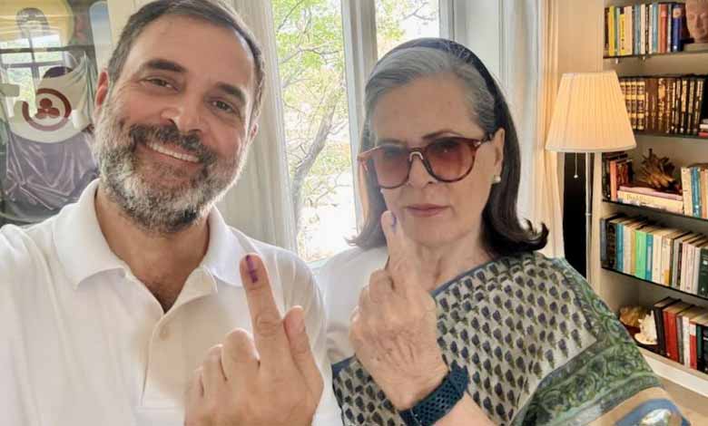 Lok Sabha polls: Sonia, Rahul cast vote in New Delhi constituency