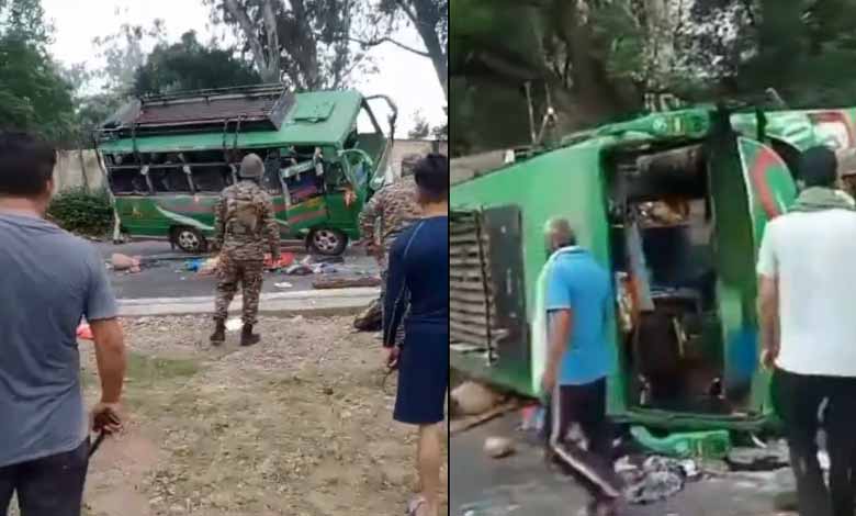 Minibus overturns in Jammu, 30 injured: Video