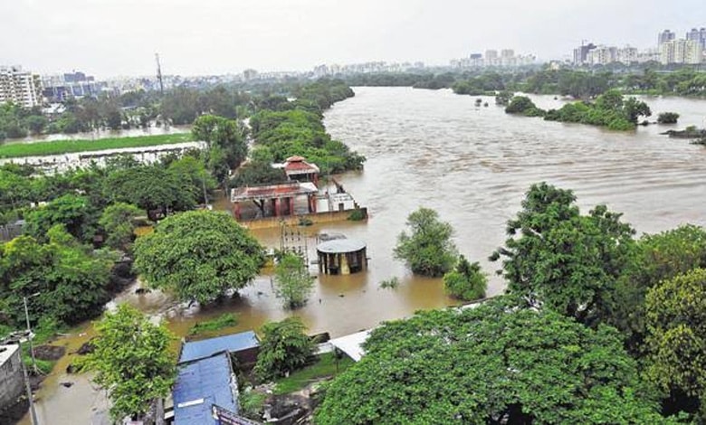 MAHA RAIN 4 Maharashtra News | Torrential rain claims 15 lives in state; Army, boats pressed into service in Pune