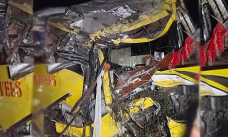 Seven killed in bus-car collision