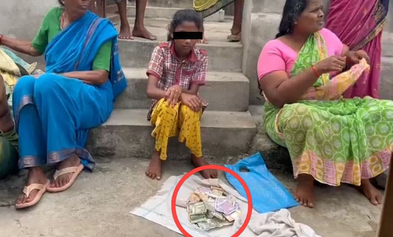 Telangana News | 12-year-old girl of poor family performs mother's funeral with donations: Video