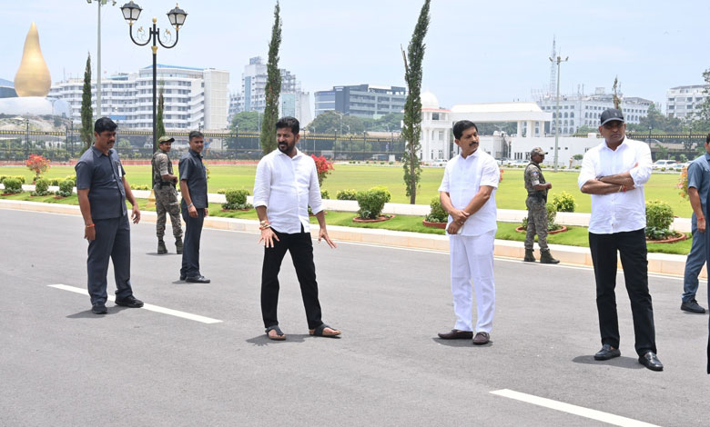 Telangana News | CM Reddy Inspects Site for Telangana Thalli Statue at Secretariat: Video