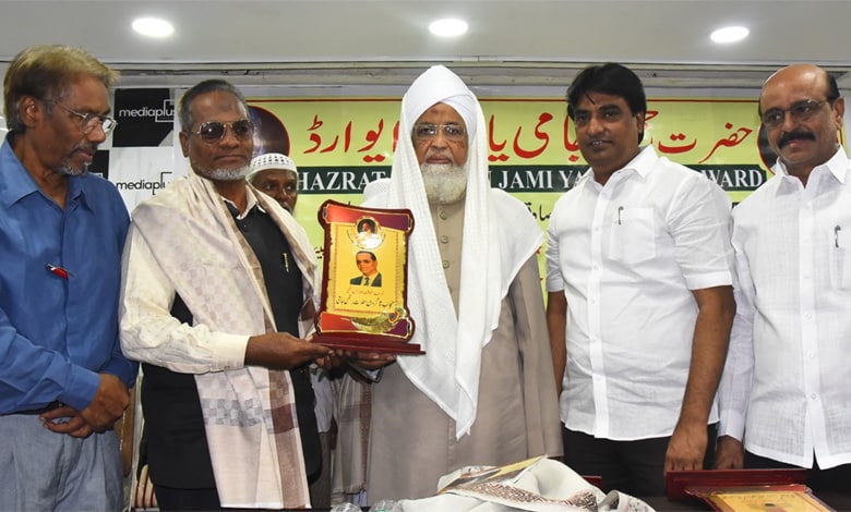 Senior Journalist Md. Shahabuddin Hashmi Receives Aabru-e-Sahafath Award