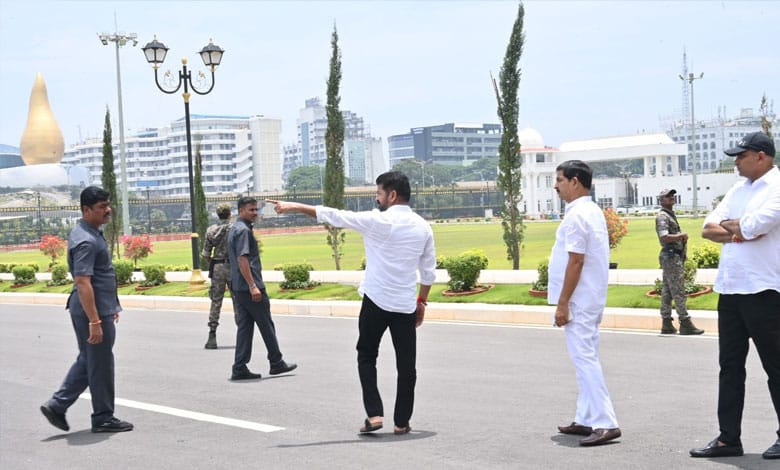 Hyderabad News | CM Revanth Inspects Secretariat Premises to Install Telangana Talli Statue