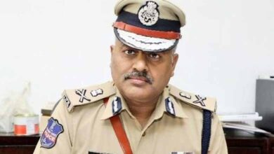 Telangana DGP lauds Head Constable for prestigious President's Medal for Gallantry