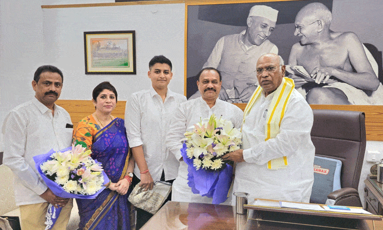 Telangana Congress Gets a New Leader: Mahesh Kumar Goud Meets Mallikarjun Kharge in Delhi