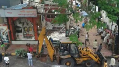 Dharavi tense as locals stop BMC from razing 'illegal' portion of mosque; talks defuse situation