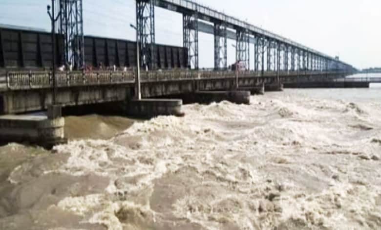 Flood Alert in Bihar Over 16 Lakh Affected as Barrage Water Release Braces Worst Floods in Decades Flood Alert in Bihar: Over 16 Lakh Affected as Barrage Water Release | Braces Worst Floods in Decades