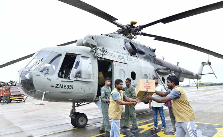 Andhra Pradesh News | More NDRF teams, four helicopters reach flood-hit Vijayawada