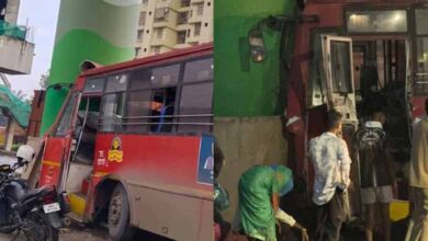 Eight injured after ST bus crashes into pillar at metro rail construction site in Thane