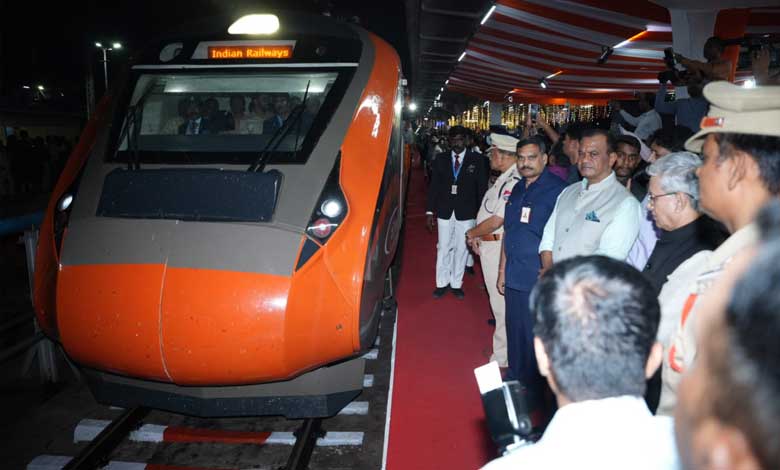 Telangana Guv & Union Minister K Reddy welcome Nagpur-Secunderabad Vande Bharat train