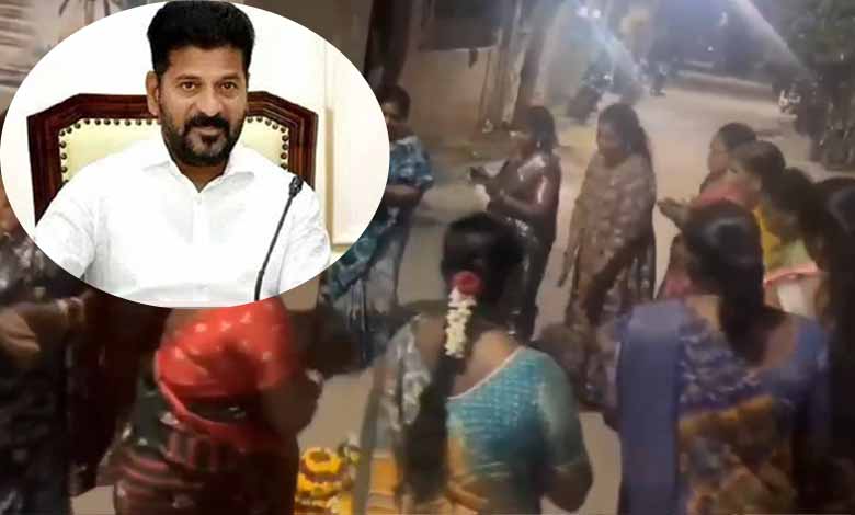 Musi Victims Sing Bathukamma Songs Targeting Revanth Reddy in LB Nagar