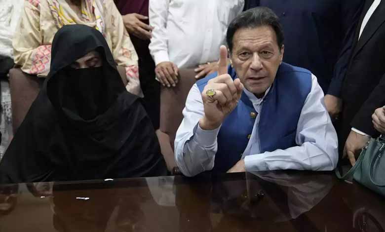 Pak's Punjab govt bans Imran Khan from meeting wife, lawyers, party members till Oct 18 due to 'security concerns' Pak's Punjab govt bans Imran Khan from meeting wife, lawyers, party members till Oct 18 due to 'security concerns'