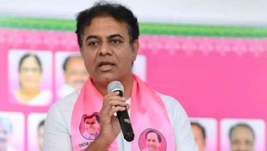 KTR criticizes handling of Group-I candidates' agitation by Cong government