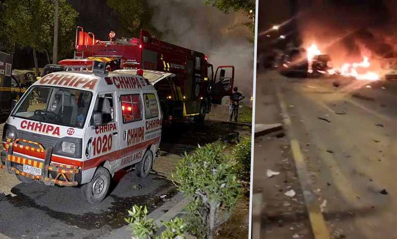 Massive blast outside Karachi Airport in Pakistan kills 2 and injures at least 8