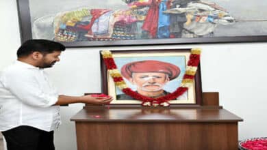 Telangana CM pays tribute to Mahatma Jyothirao Phule on his death anniversary