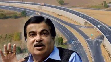 Telangana Transport Minister Ponnam Prabhakar met Union Minister plans with Nitin Gadkari at his Delhi residence.