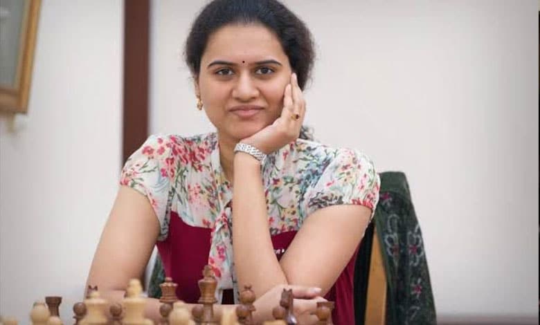 123 117 Andhra Pradesh CM and Deputy CM Congratulate Koneru Humpy on Winning FIDE Women’s World Rapid Chess Championship 2024