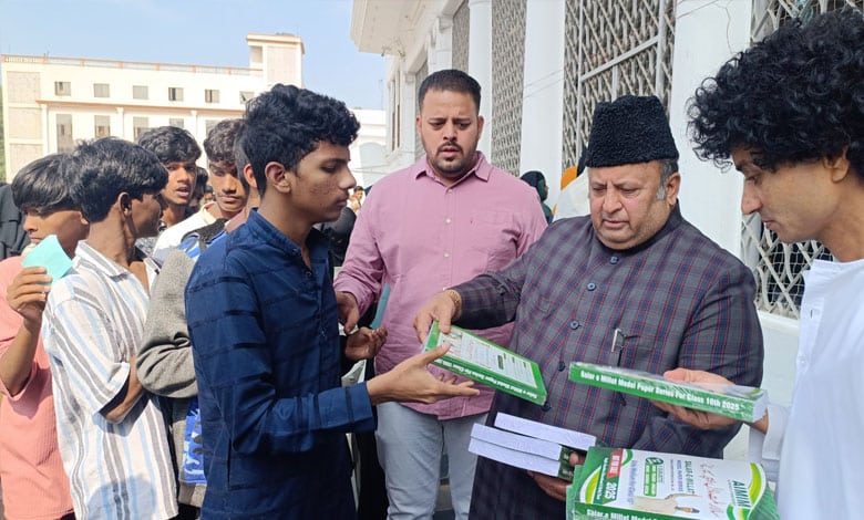 5 AIMIM Distributes "Salar-e-Millat All-in-One Guide" to Urdu Medium Students in Telangana