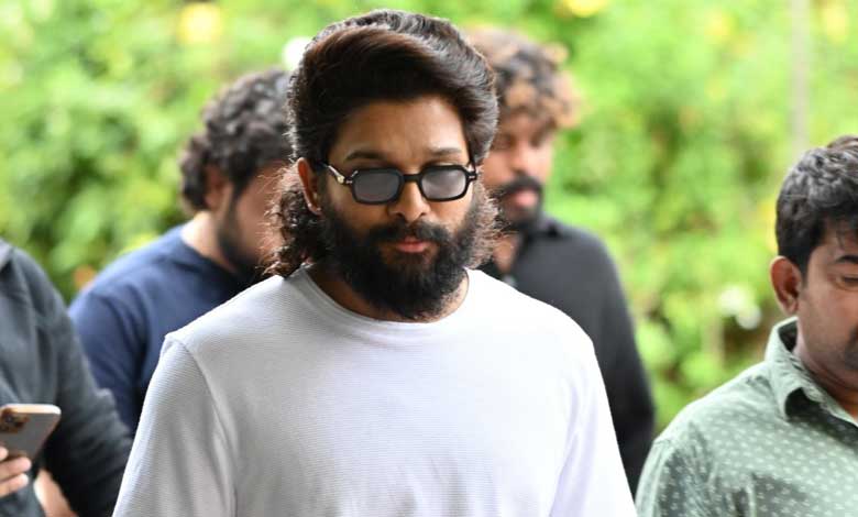 Allu Arjun Arrives at Police Station for Questioning in Connection with Pushpa 2 Stampede Tragedy