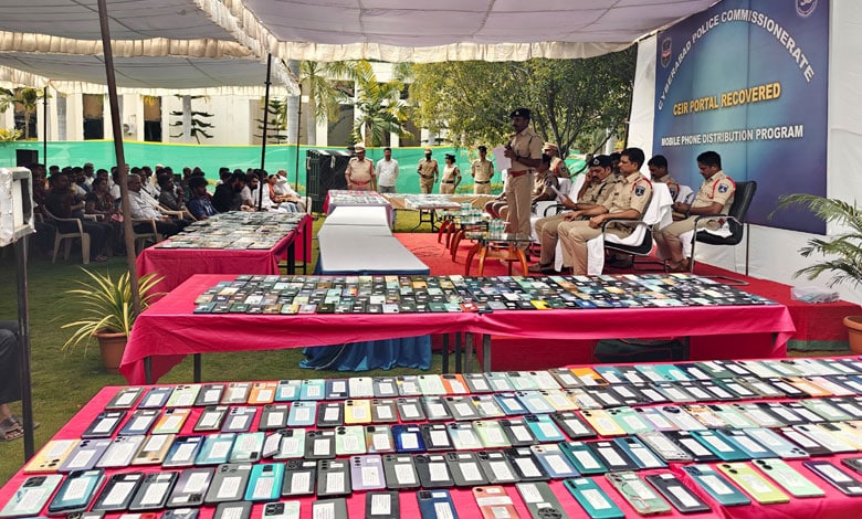 CYBERABAD Cyberabad Police Recover 1,100 Stolen Phones Worth ₹3.30 Crore in Just 45 Days!