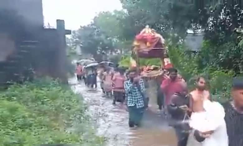 Local Residents Struggle to Transport Goods Amidst Poor Roads and Floods