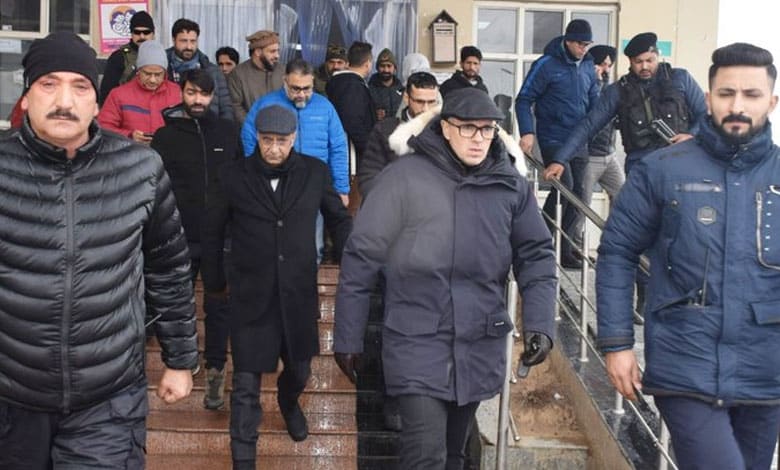 CM Omar Abdullah Urges Swift Action to Restore Essential Services After Heavy Snowfall in Jammu & Kashmir