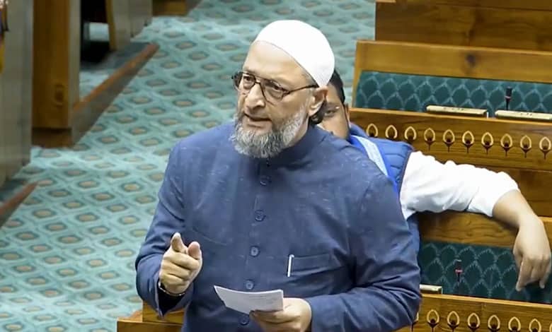 AIMIM MP Asaduddin Owaisi Criticizes PM Over Waqf Properties, Refers to Article 26 of the Indian Constitution: Video