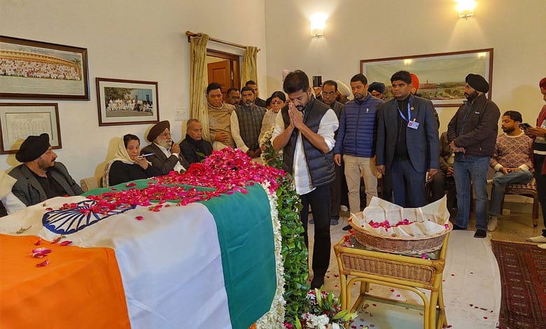 CM Revanth Reddy, PCC Chief Mahesh Kumar Goud, and Congress Leaders Pay Tributes to Dr. Manmohan Singh