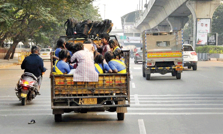 SCHOOL SUTDENTS AUTO 1 1 Hyderabad Students at Risk: Unsafe Comutes in Overloaded Auto-Rickshaws