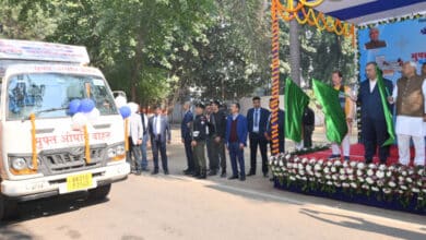 Nitish Kumar launches '109 free medicine vehicles' in Patna