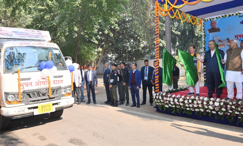 Nitish Kumar launches '109 free medicine vehicles' in Patna