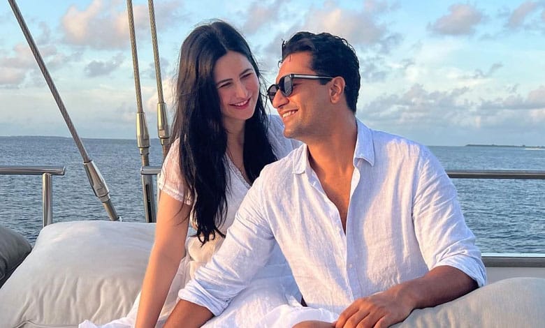 VK Katrina Kaif-Vicky Kaushal pauses to spend quality time by sea