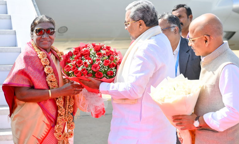 President Droupadi Murmu Arrives in Bengaluru; CM Siddaramaiah Extends a Warm Welcome